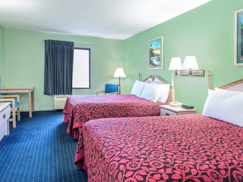 Days Inn By Wyndham Panama City/Callaway Exterior foto