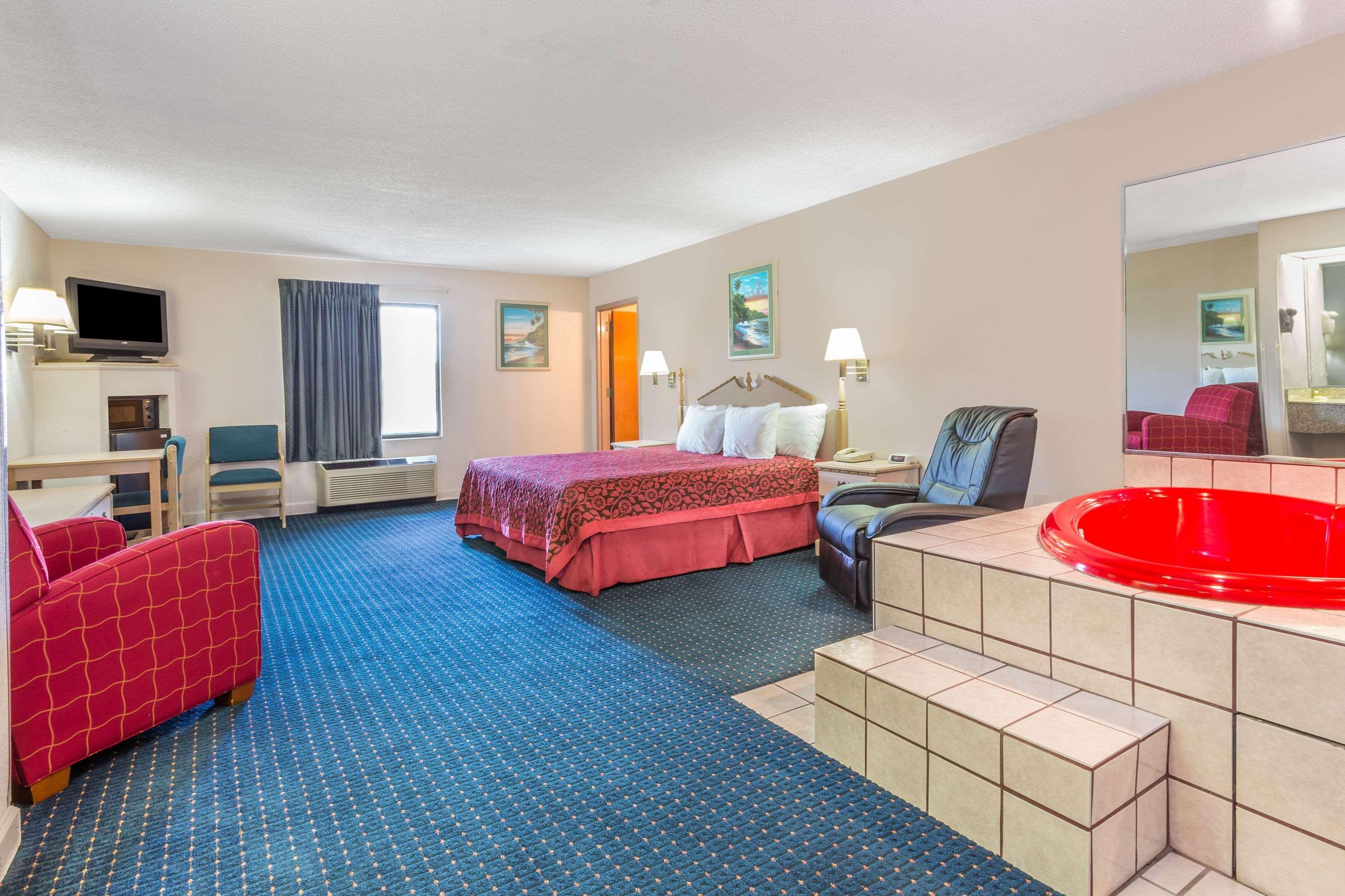 Days Inn By Wyndham Panama City/Callaway Exterior foto